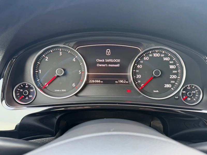 VW Touareg 3.0 TDI FACE, снимка 14 - Автомобили и джипове - 52996248