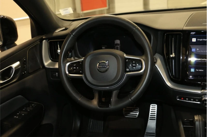 Volvo XC60 B6* R* DESIGN* HARMON* KARDON* LANE* ASSIST* МЪРТВ, снимка 9 - Автомобили и джипове - 53324047