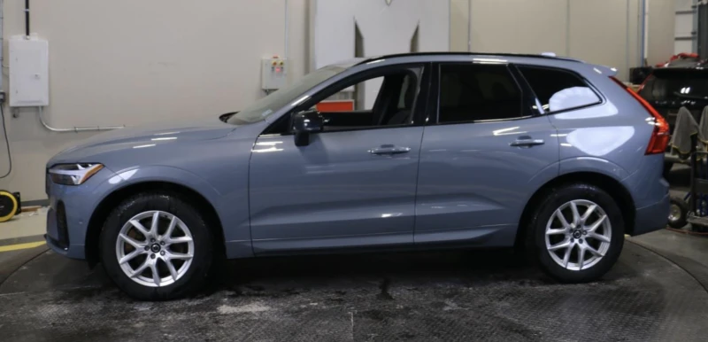 Volvo XC60 B6* R* DESIGN* HARMON* KARDON* LANE* ASSIST* МЪРТВ, снимка 3 - Автомобили и джипове - 53324047