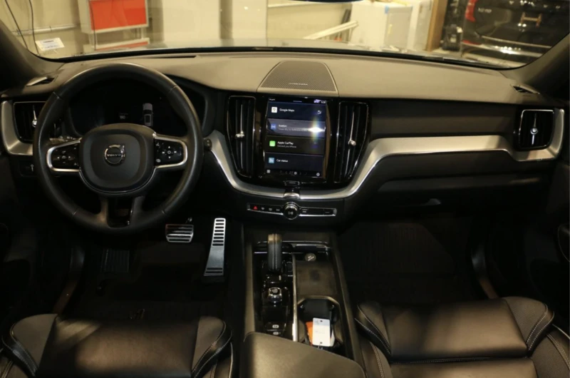 Volvo XC60 B6* R* DESIGN* HARMON* KARDON* LANE* ASSIST* МЪРТВ, снимка 7 - Автомобили и джипове - 53324047