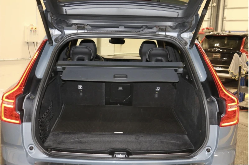 Volvo XC60 B6* R* DESIGN* HARMON* KARDON* LANE* ASSIST* МЪРТВ, снимка 16 - Автомобили и джипове - 53324047