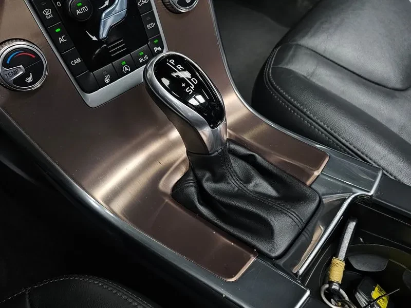 Volvo XC60 D3 2.0L, снимка 9 - Автомобили и джипове - 55562151