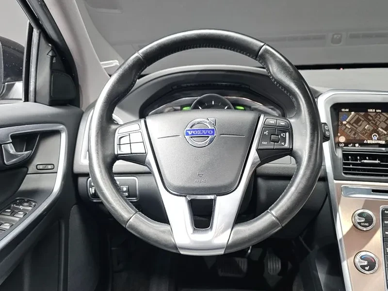 Volvo XC60 D3 2.0L, снимка 12 - Автомобили и джипове - 55562151