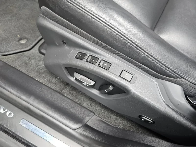 Volvo XC60 D3 2.0L, снимка 16 - Автомобили и джипове - 55562151