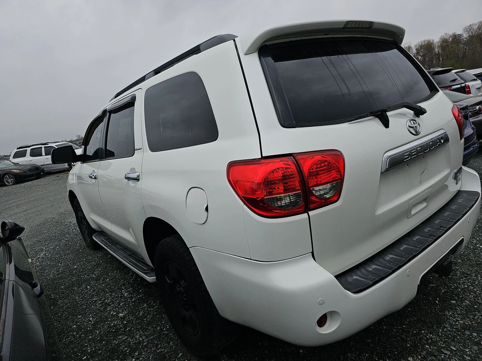 Toyota Sequoia 5.7 PLATINUM* JBL* ПЕРФЕКТЕН ЗА ГАЗ* БЕЗ АНАЛОГ - изображение 6