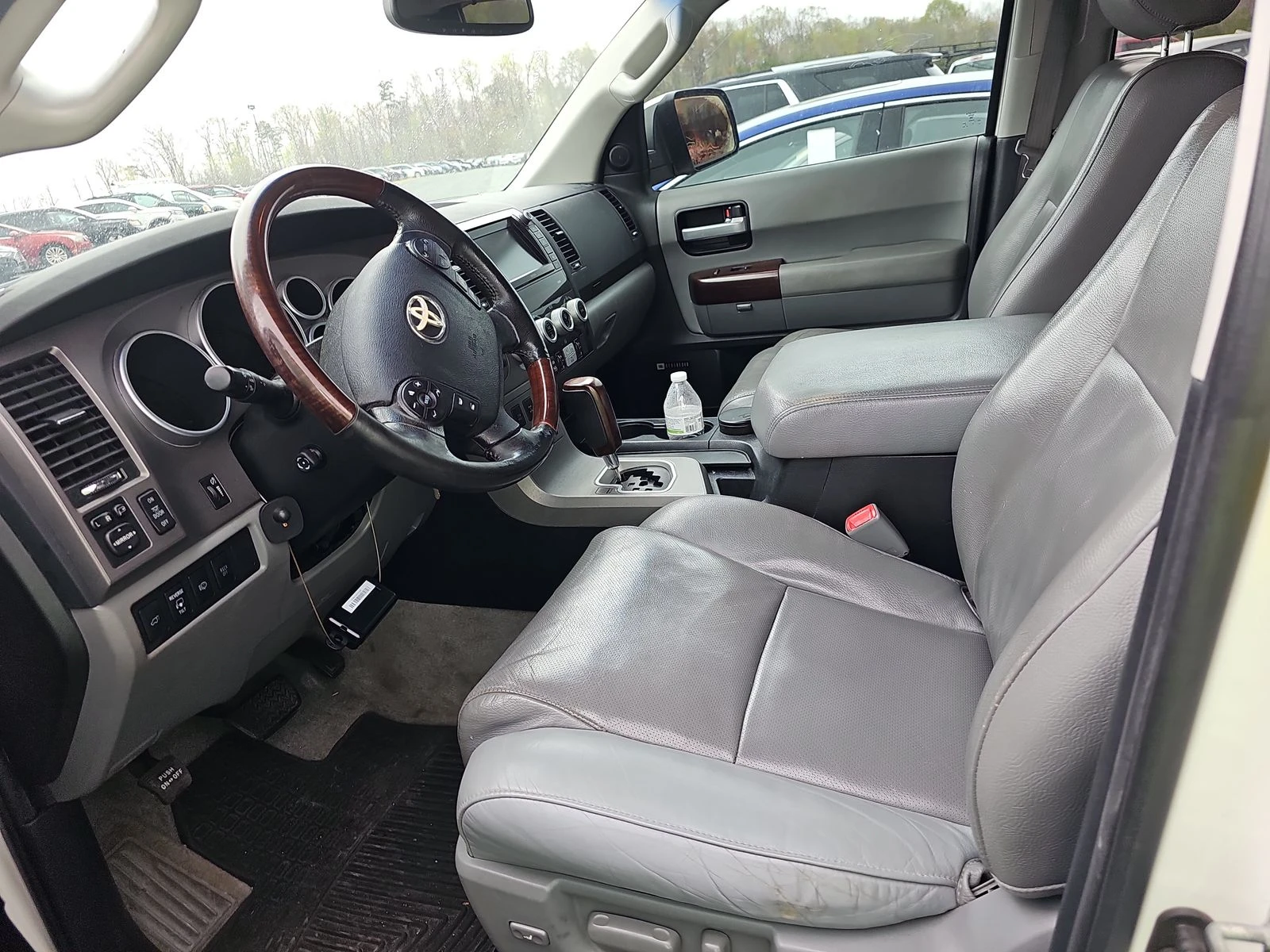 Toyota Sequoia 5.7 PLATINUM* JBL* ПЕРФЕКТЕН ЗА ГАЗ* БЕЗ АНАЛОГ - изображение 8
