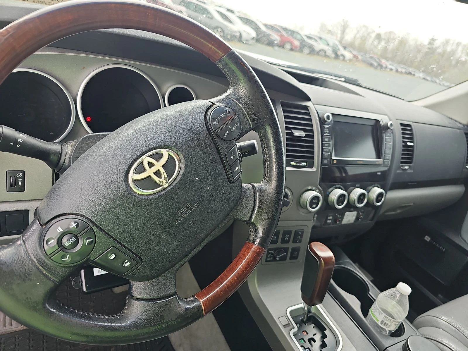 Toyota Sequoia 5.7 PLATINUM* JBL* ПЕРФЕКТЕН ЗА ГАЗ* БЕЗ АНАЛОГ - изображение 7