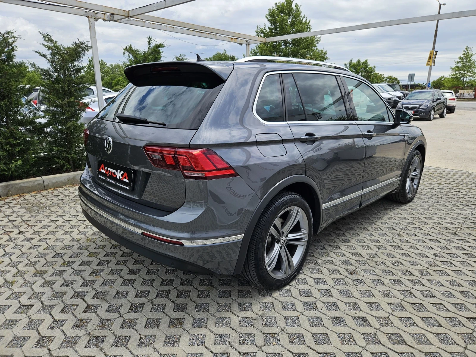 VW Tiguan 2.0TDI-150КС= АВТОМАТ= R-LINE= MATRIX= DISTRONIC - изображение 3