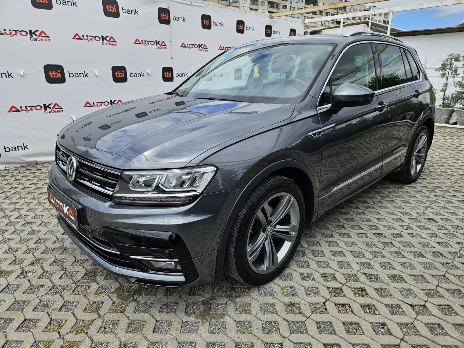 VW Tiguan 2.0TDI-150КС= АВТОМАТ= R-LINE= MATRIX= DISTRONIC - изображение 6
