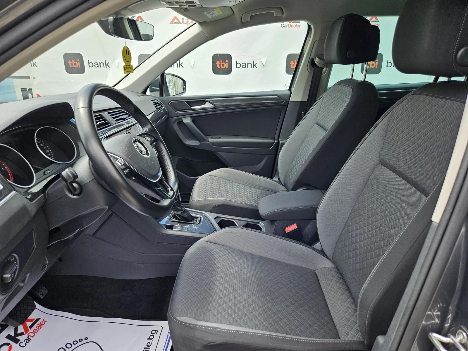 VW Tiguan 2.0TDI-150КС= АВТОМАТ= R-LINE= MATRIX= DISTRONIC - изображение 7