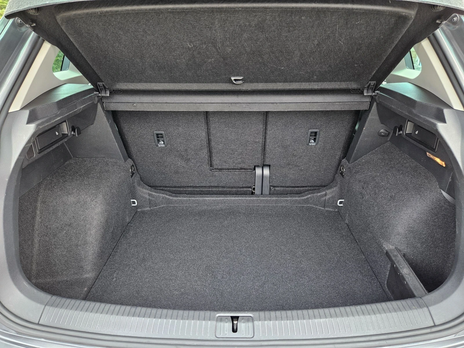 VW Tiguan 2.0TDI-150КС= АВТОМАТ= R-LINE= MATRIX= DISTRONIC - изображение 10