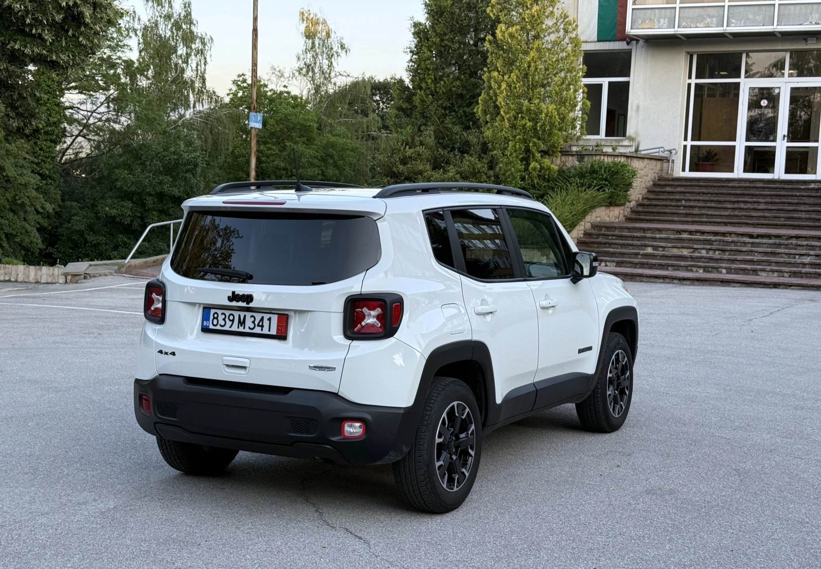 Jeep Renegade 4x4 benzin avtomat, снимка 2 - Автомобили и джипове - 54887025
