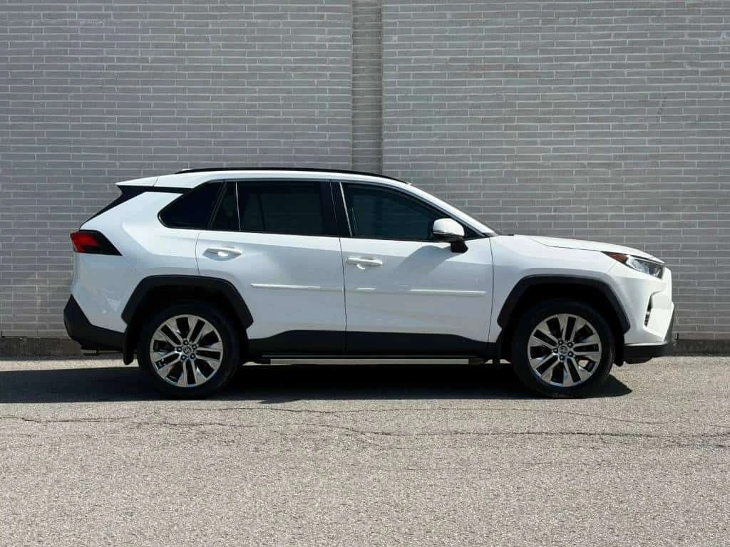 Toyota Rav4 XLE AWD  CARFAX, снимка 3 - Автомобили и джипове - 54978612