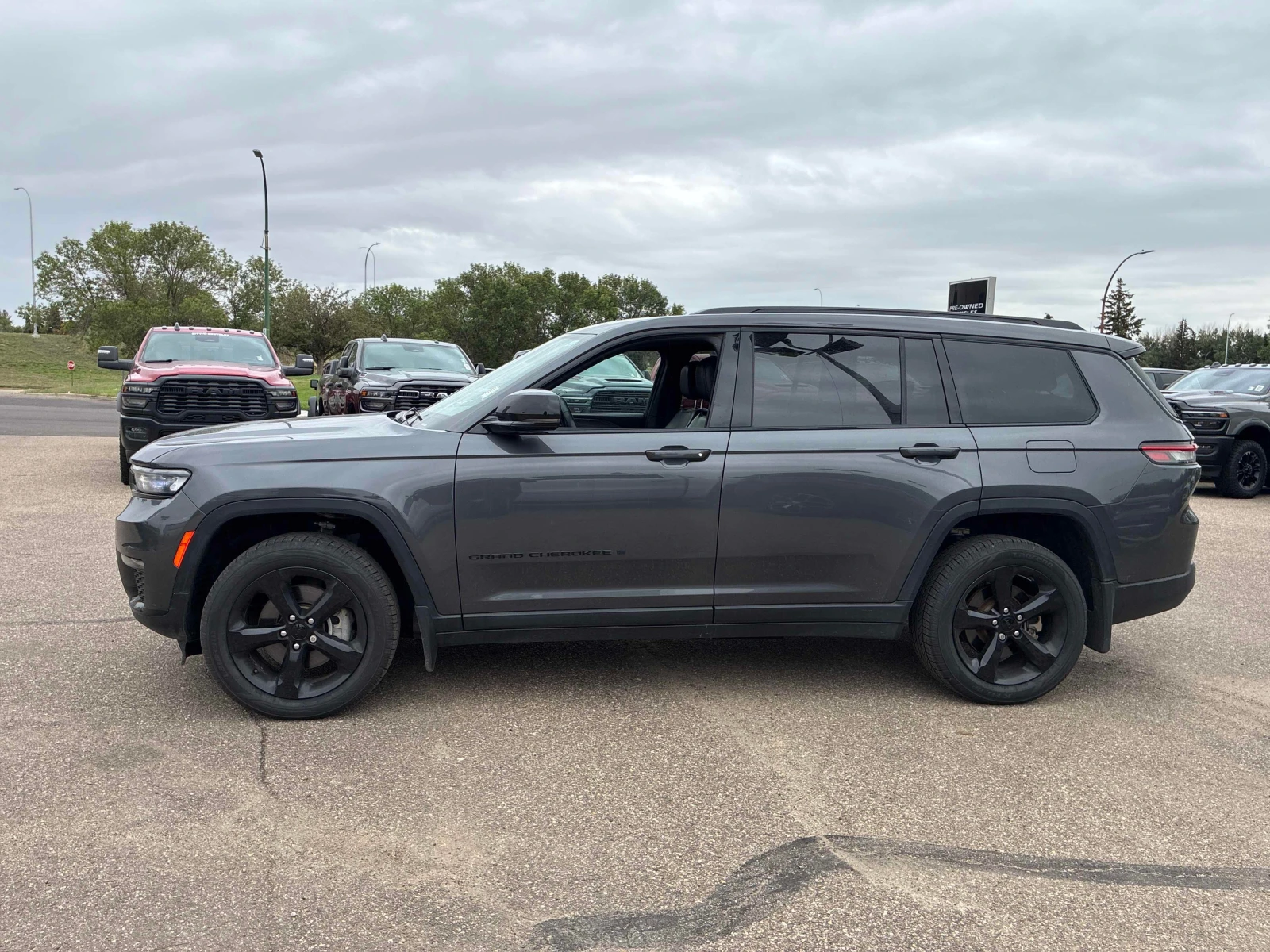 Jeep Grand cherokee Limited* CARFAX* АВТОКРЕДИТ БЕЗ ПЪРВОНАЧАЛНА ВНОСК, снимка 2 - Автомобили и джипове - 56128170