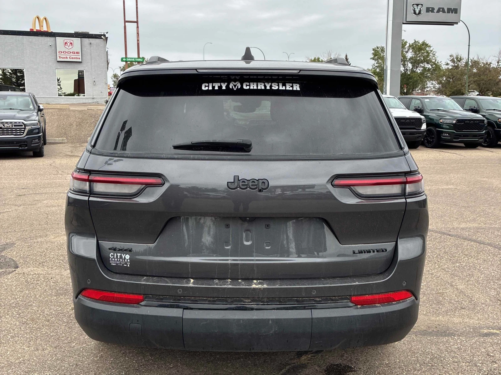 Jeep Grand cherokee Limited* CARFAX* АВТОКРЕДИТ БЕЗ ПЪРВОНАЧАЛНА ВНОСК, снимка 4 - Автомобили и джипове - 56128170