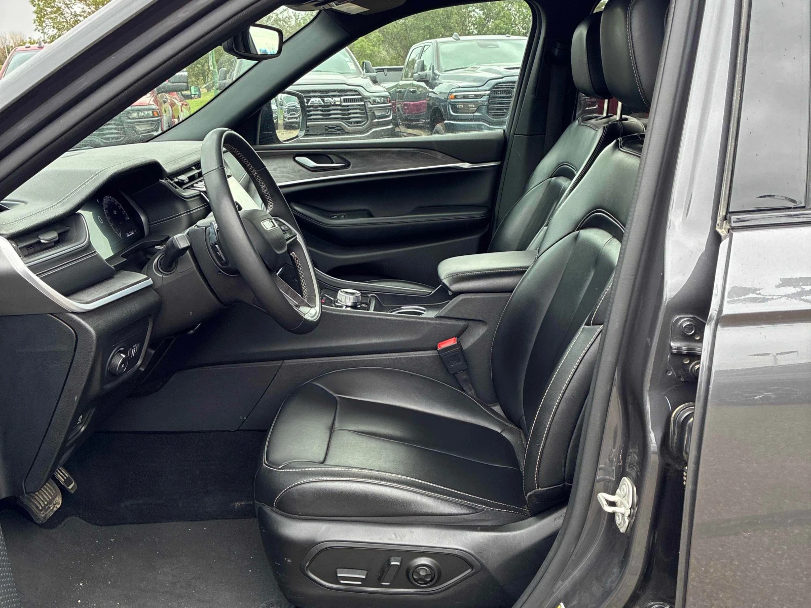 Jeep Grand cherokee Limited* CARFAX* АВТОКРЕДИТ БЕЗ ПЪРВОНАЧАЛНА ВНОСК, снимка 14 - Автомобили и джипове - 56128170