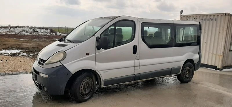 Opel Vivaro 2.5cdti, снимка 2 - Бусове и автобуси - 36040763