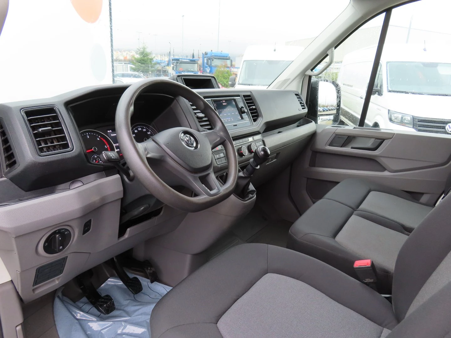 VW Crafter 35 Kasten M TDI 11.3 m3 предно - изображение 4