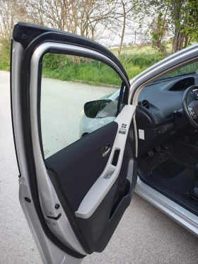 Toyota Yaris 1.3 VVTI, снимка 6