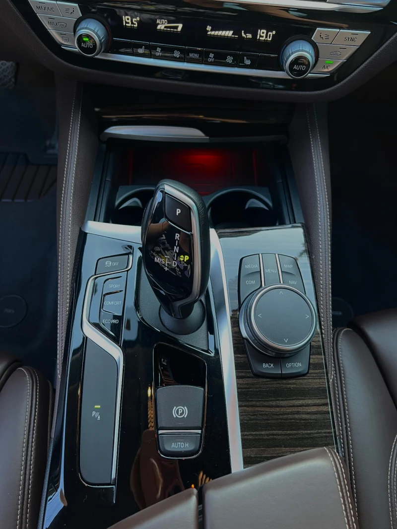 BMW 520 xDrive Luxury Line, снимка 8 - Автомобили и джипове - 52467266