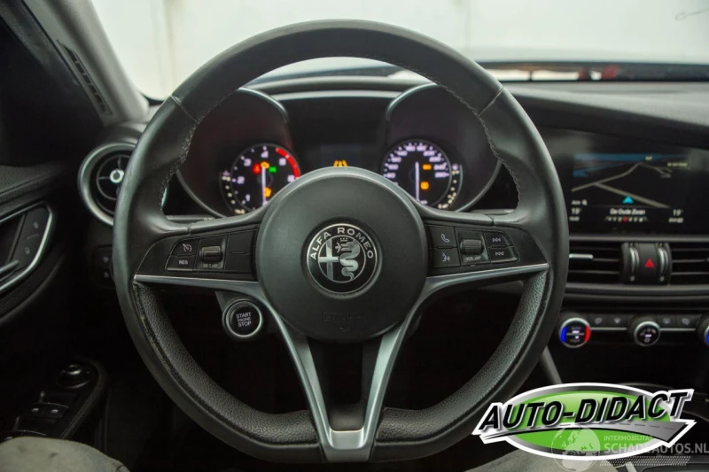 Alfa Romeo Giulia, снимка 17 - Автомобили и джипове - 51935537