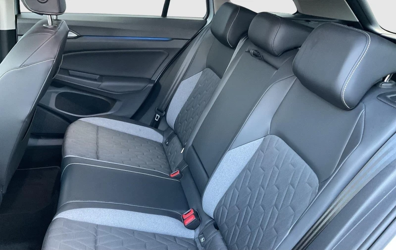 VW Golf 2.0TDI* FACELIFT* CAM* DISTR* LED* , снимка 12 - Автомобили и джипове - 52521258