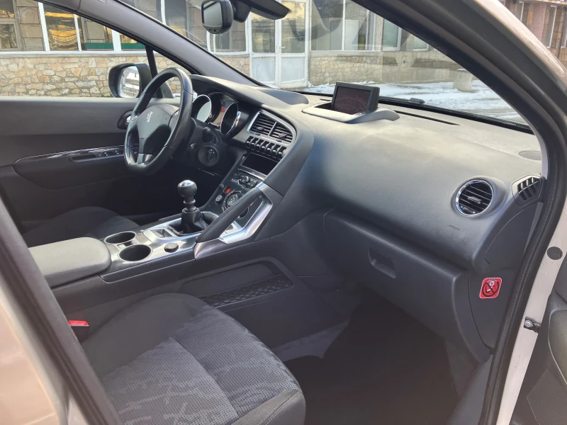 Peugeot 3008 1.6HDI* Allure* NAVI-PANORAMA, снимка 11 - Автомобили и джипове - 52906561