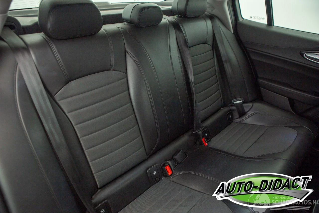 Alfa Romeo Giulia, снимка 16 - Автомобили и джипове - 51935537