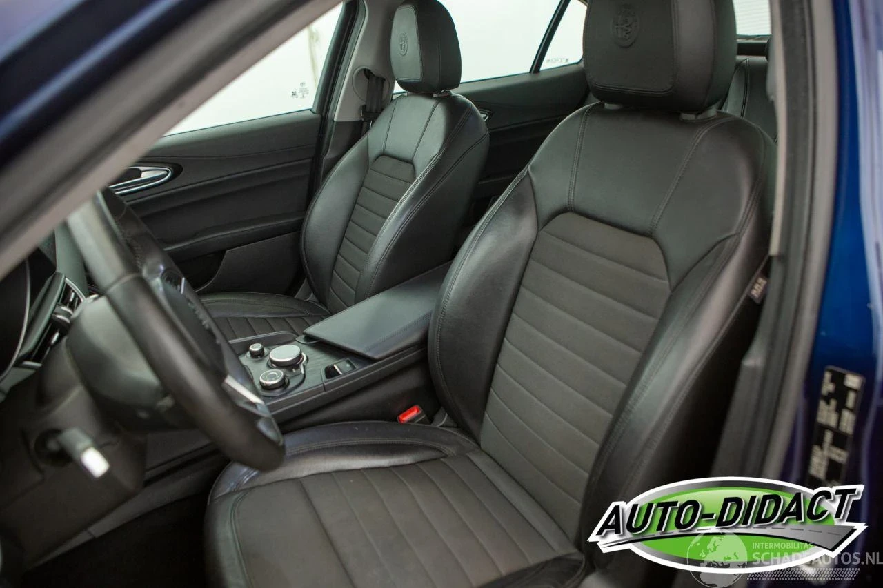 Alfa Romeo Giulia, снимка 15 - Автомобили и джипове - 51935537