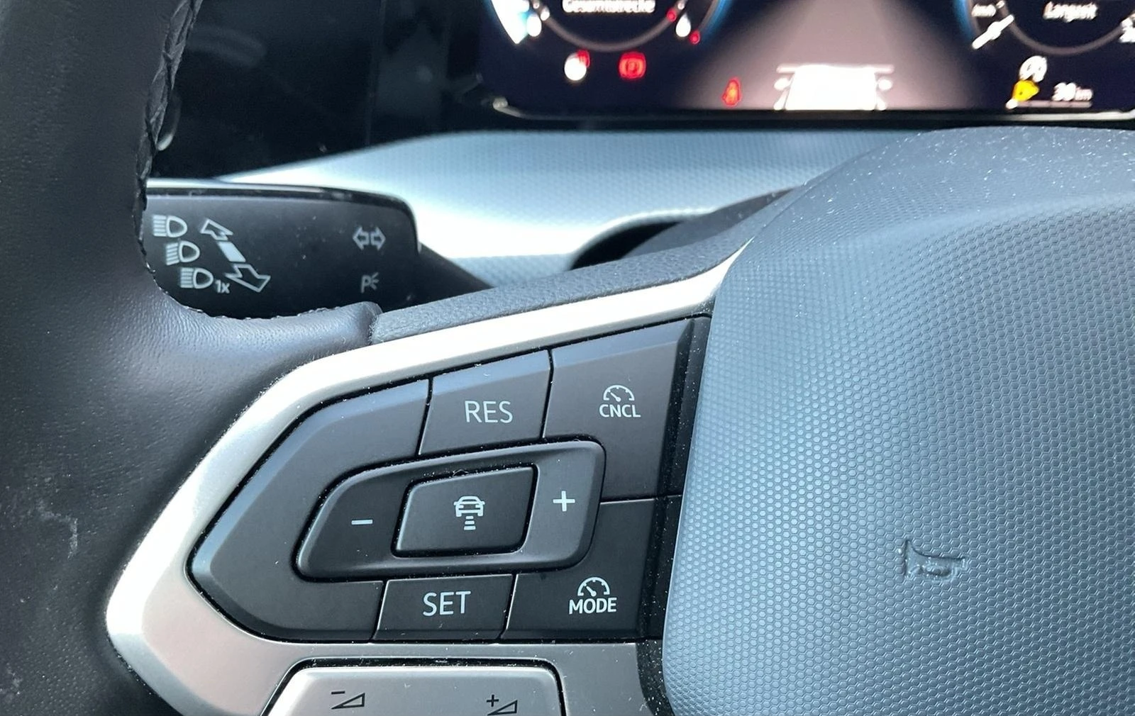 VW Golf 2.0TDI* FACELIFT* CAM* DISTR* LED*  - изображение 8