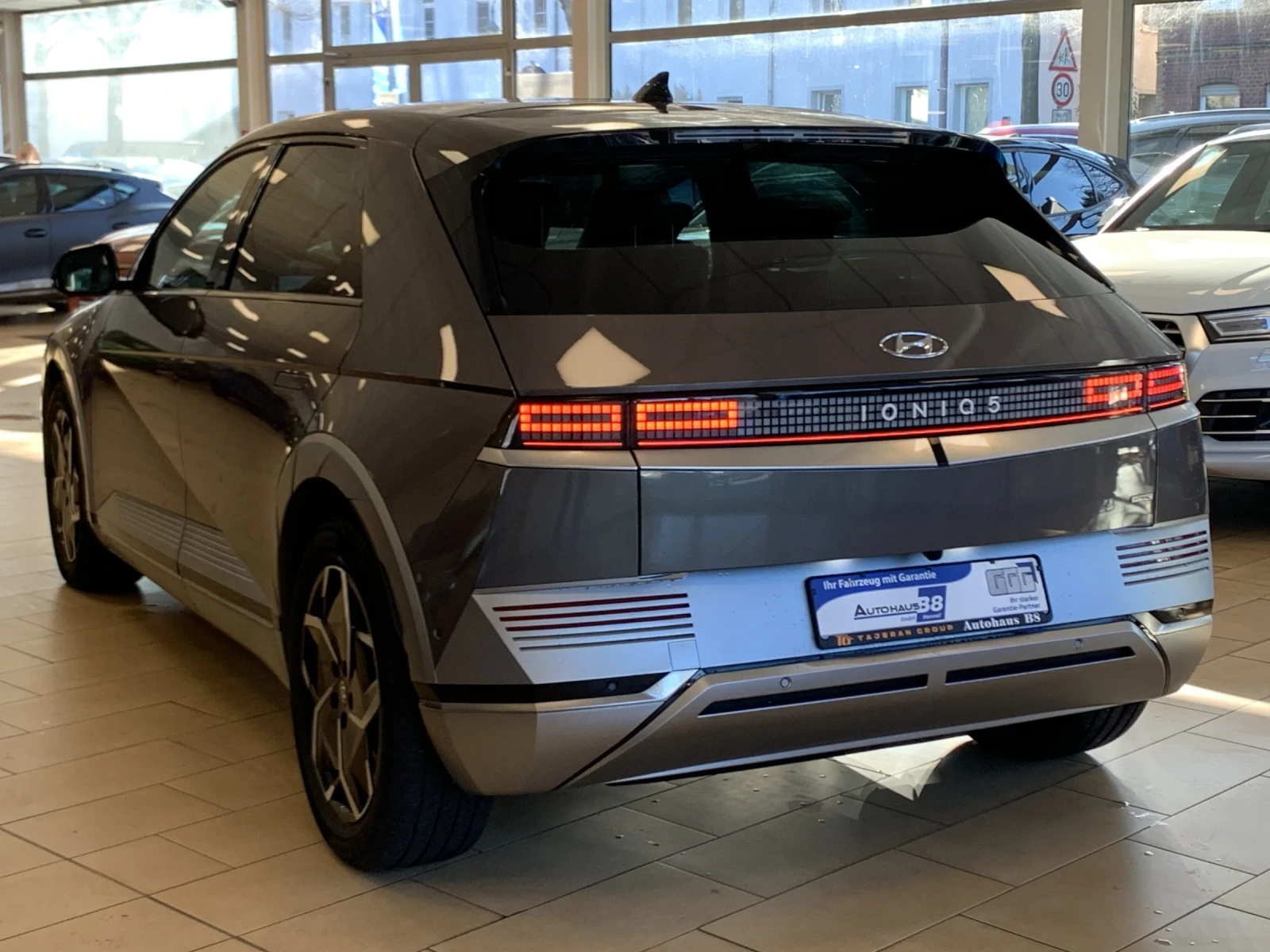 Hyundai Ioniq 5 UNIQ* 72.6KW* 306H.P.* ��������* �������� | Mobile.bg � ����������� 3