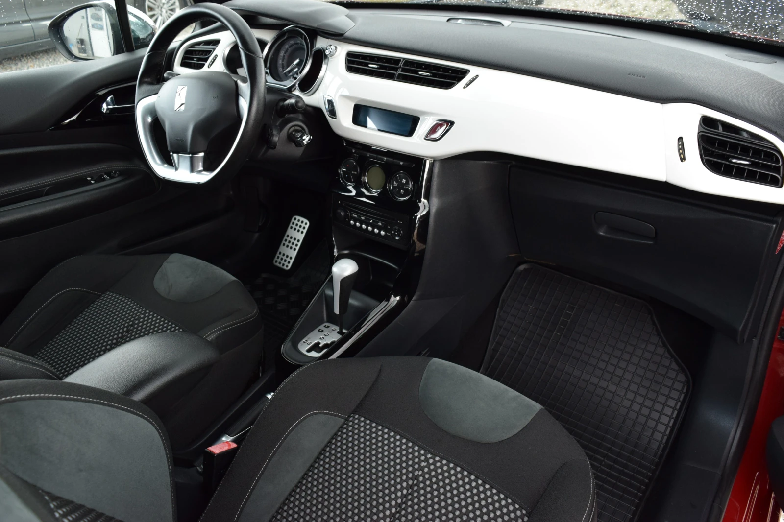 Citroen DS3 1.6i* 120 kc* Автоматик* 59500 км!!* Euro5, снимка 15 - Автомобили и джипове - 54090521