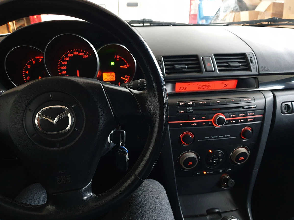 Mazda 3 БЕНЗИН/ГАЗ.РЕГИСТРИРАН.ОБСЛУЖЕН.ВСИЧКО ПЛАТЕНО., снимка 3 - Автомобили и джипове - 54094932