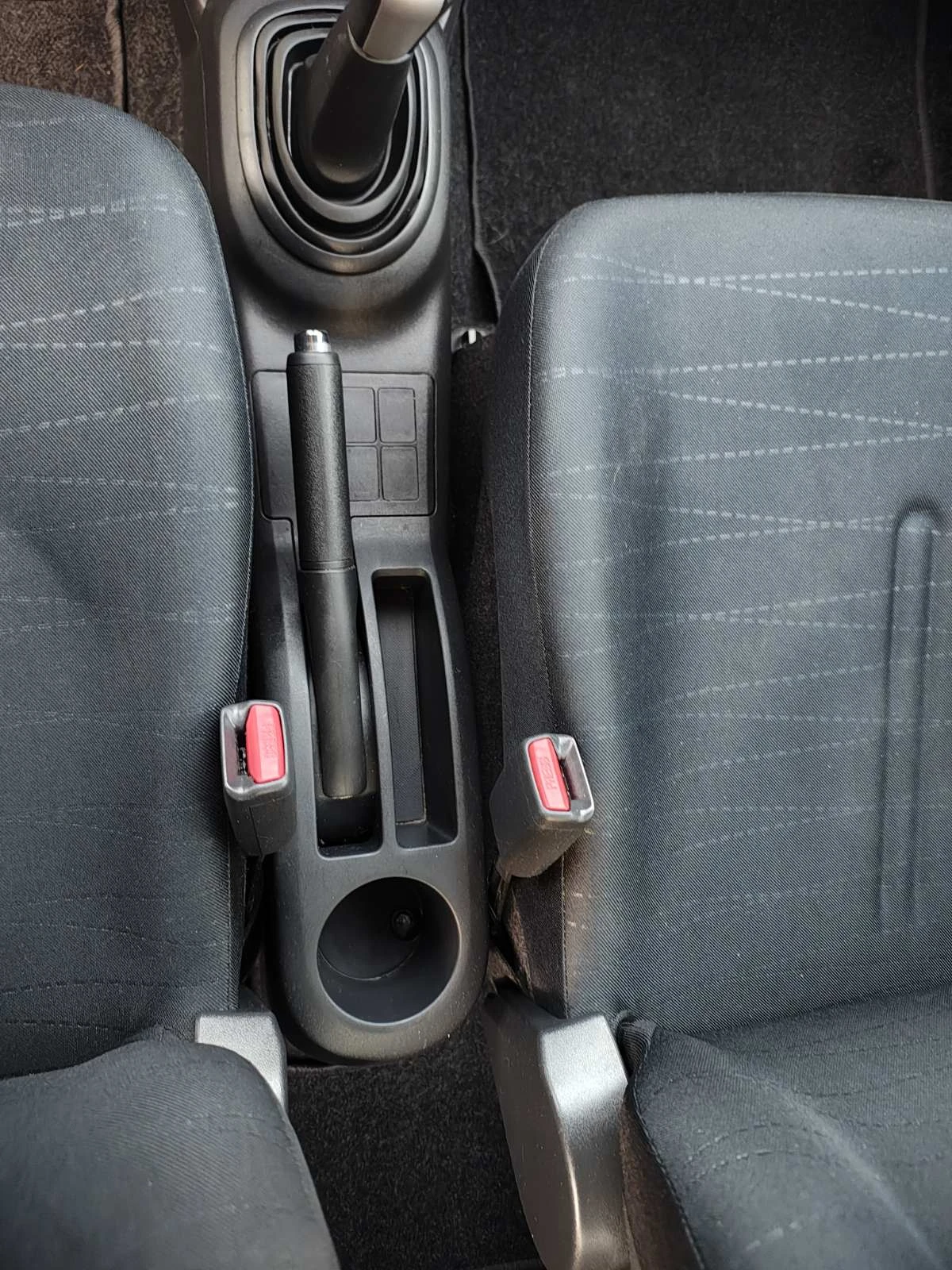 Toyota Yaris 1.3 VVTI, снимка 11 - Автомобили и джипове - 54234436