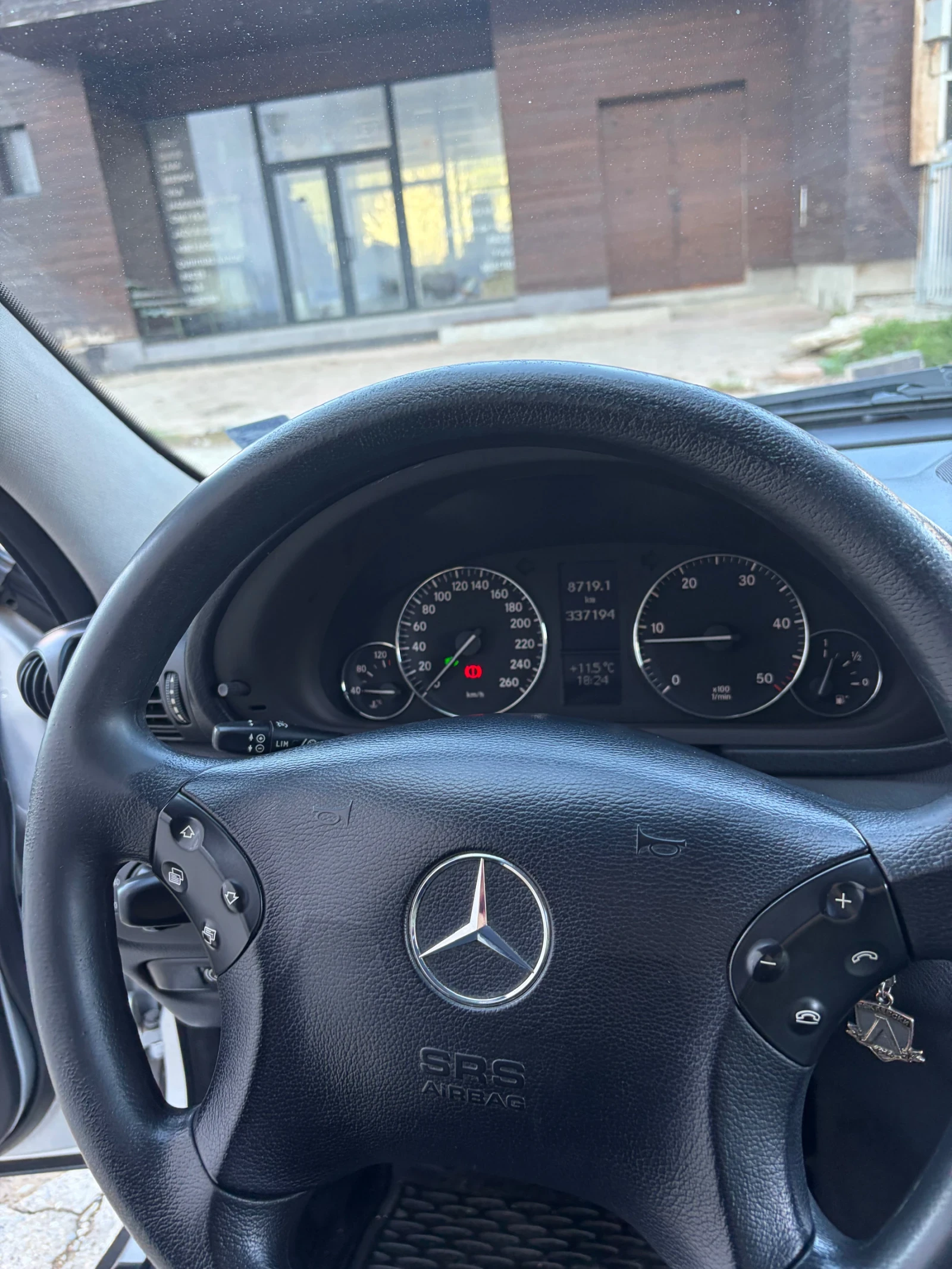 Mercedes-Benz C 200, снимка 3 - Автомобили и джипове - 54296082