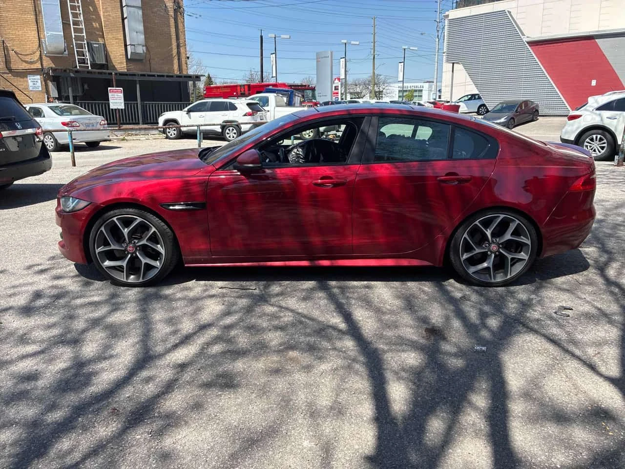 Jaguar XE  | R Sport | 4X4 3.5T | + ГУМИ С ДЖАНТИ, снимка 3 - Автомобили и джипове - 54424421