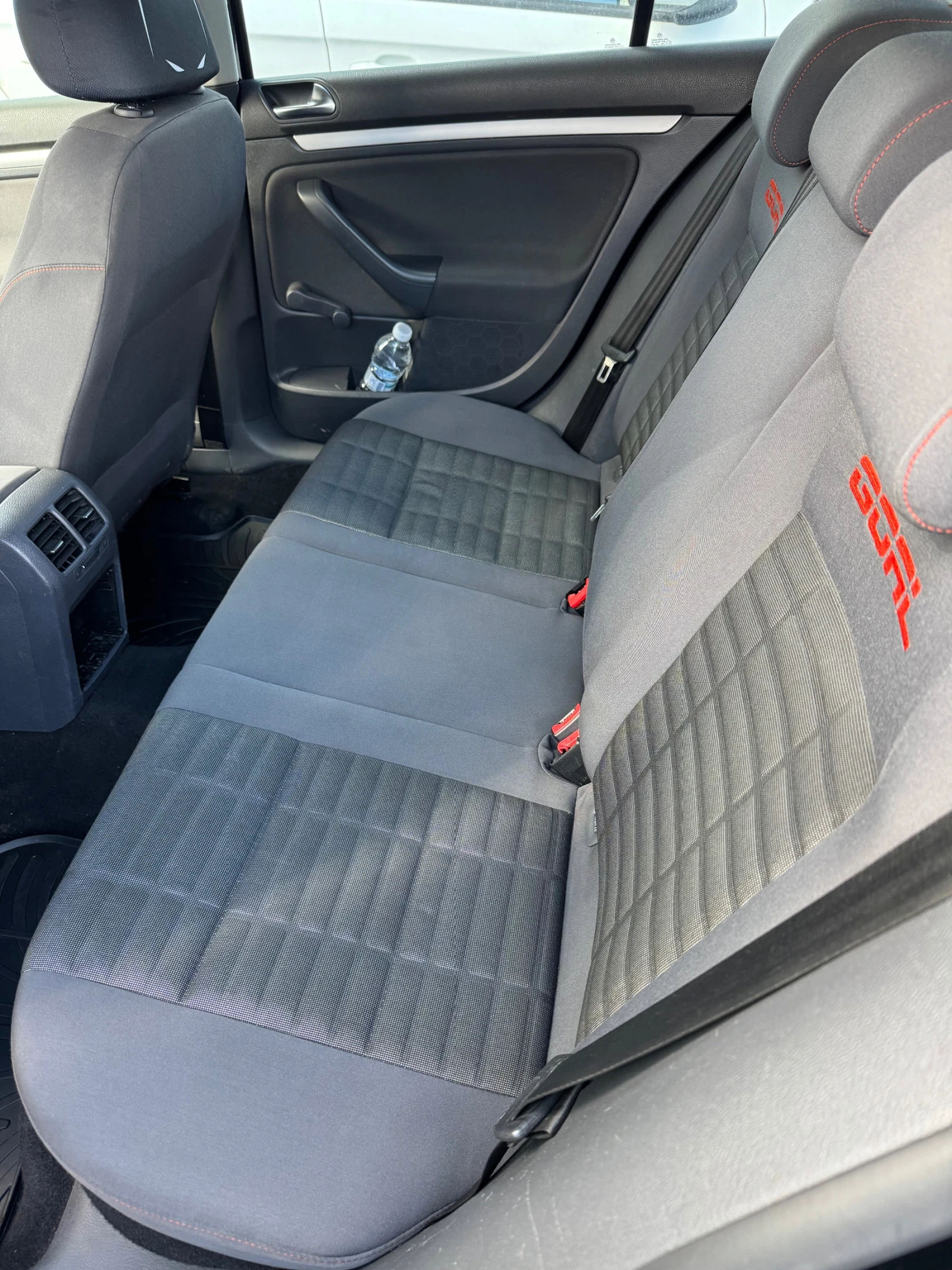 VW Golf 1.9 Tdi, снимка 6 - Автомобили и джипове - 54775248
