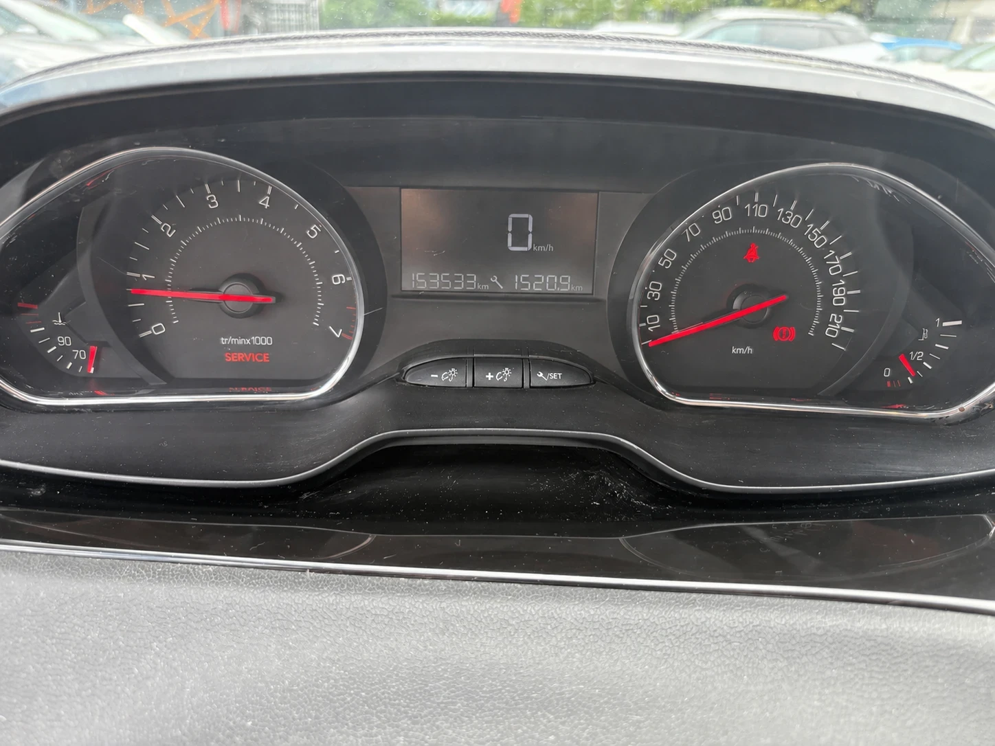 Peugeot 208 1.2i, снимка 10 - Автомобили и джипове - 55012486