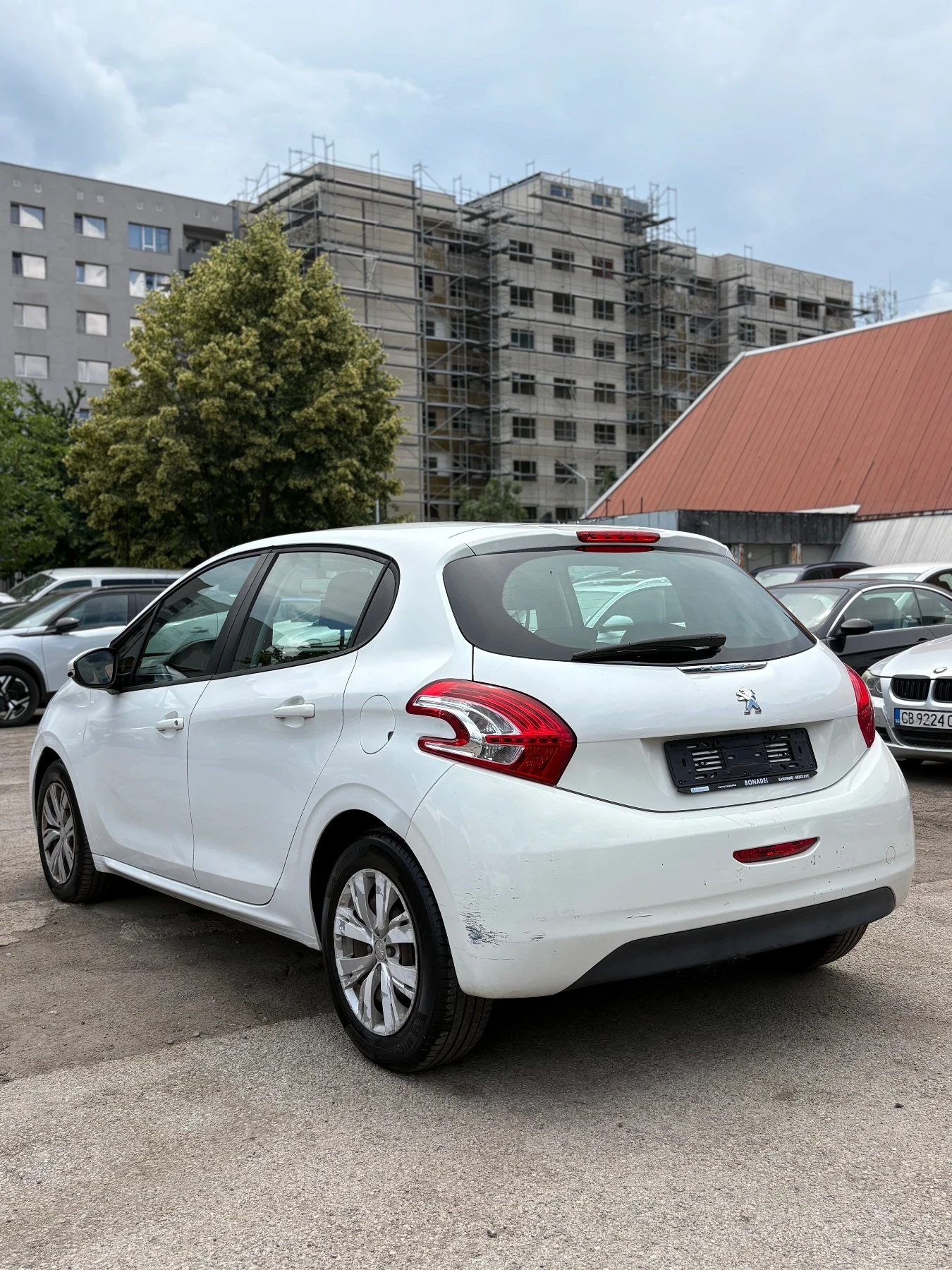 Peugeot 208 1.2i, снимка 5 - Автомобили и джипове - 55012486