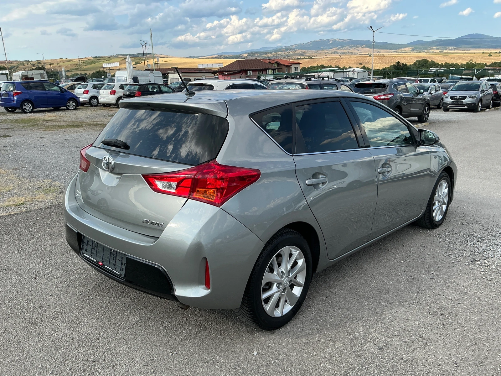 Toyota Auris 1.3 VVT-I, снимка 8 - Автомобили и джипове - 55365589