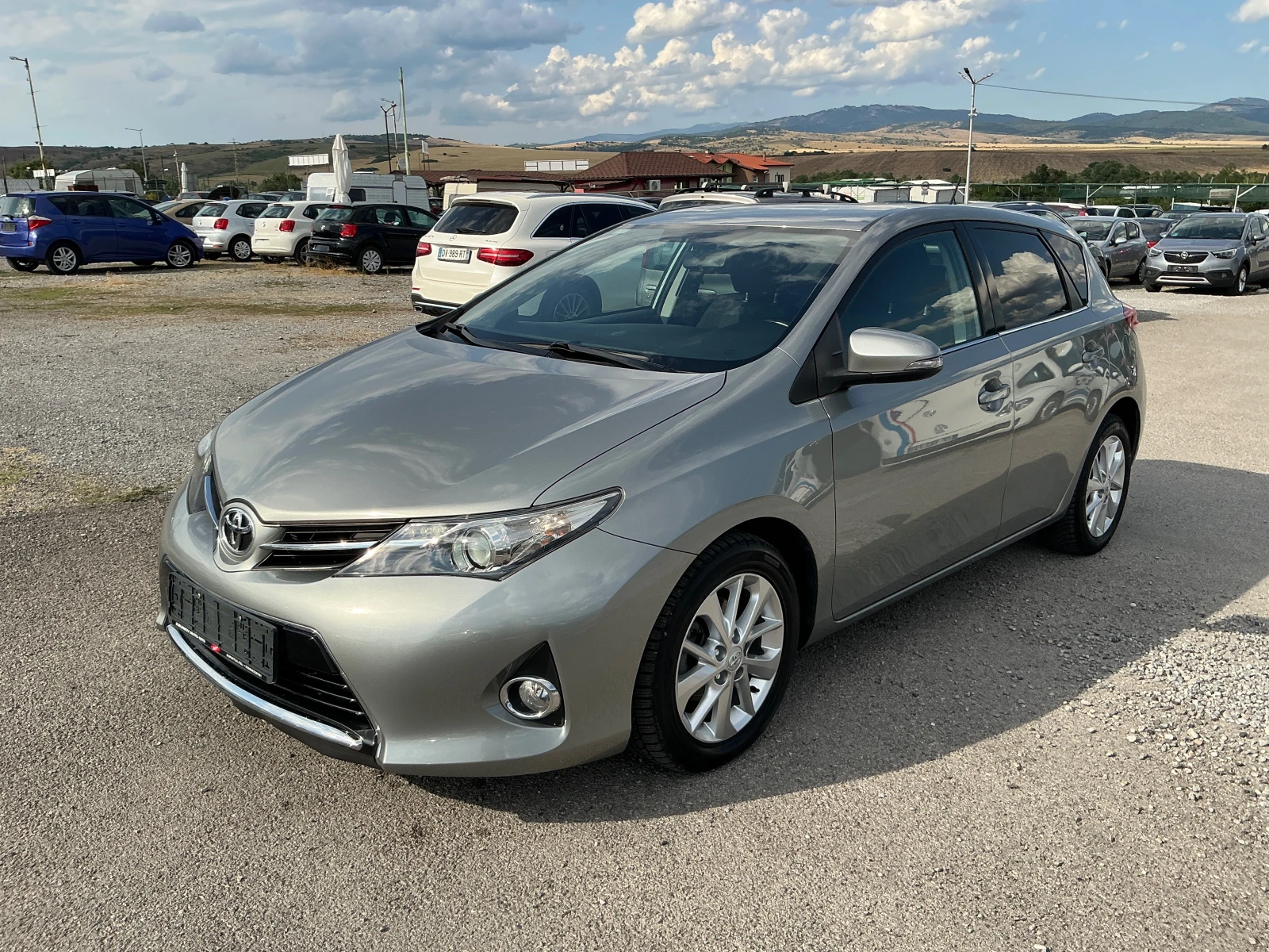 Toyota Auris 1.3 VVT-I, снимка 3 - Автомобили и джипове - 55365589