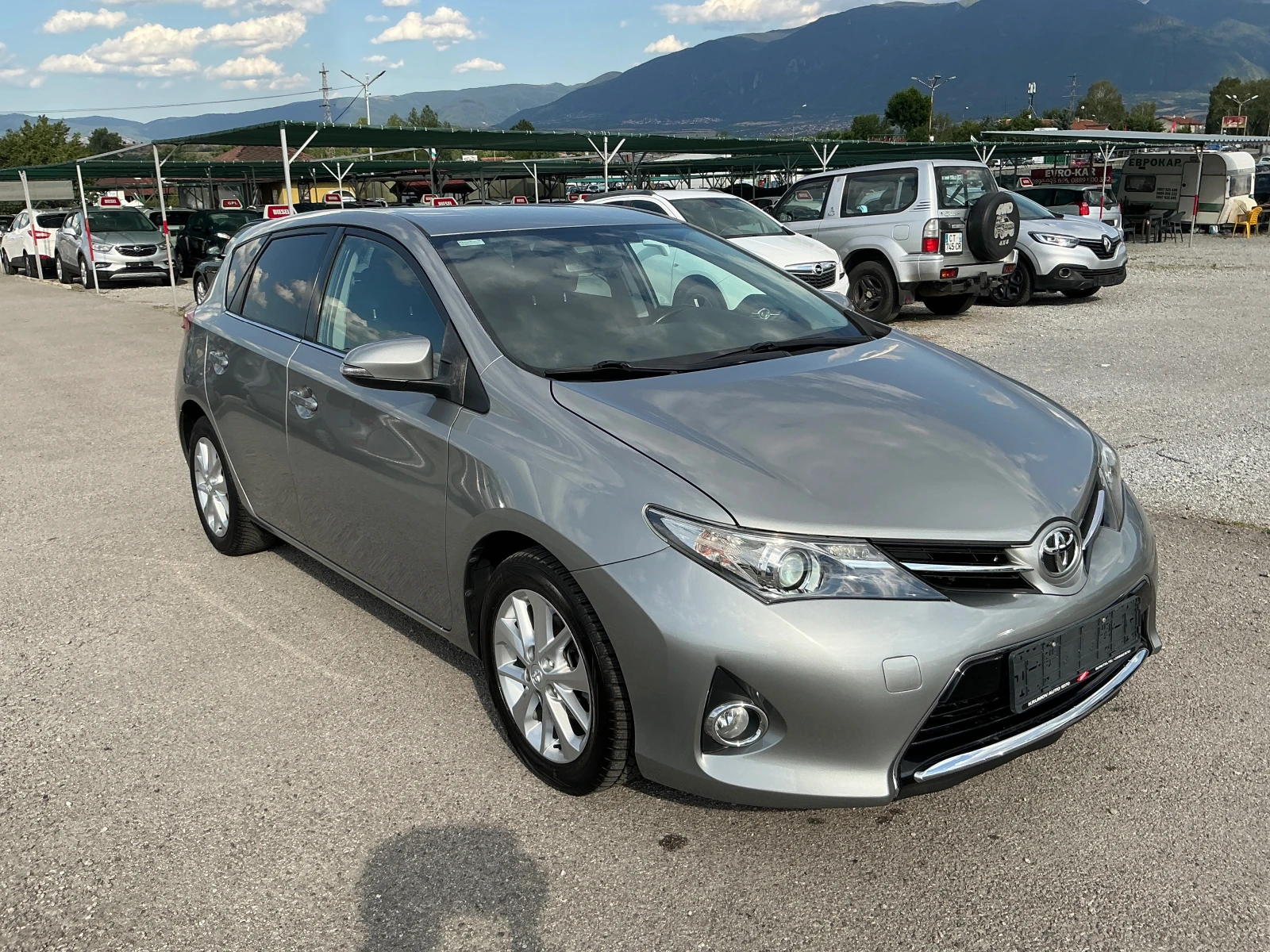 Toyota Auris 1.3 VVT-I, снимка 2 - Автомобили и джипове - 55365589