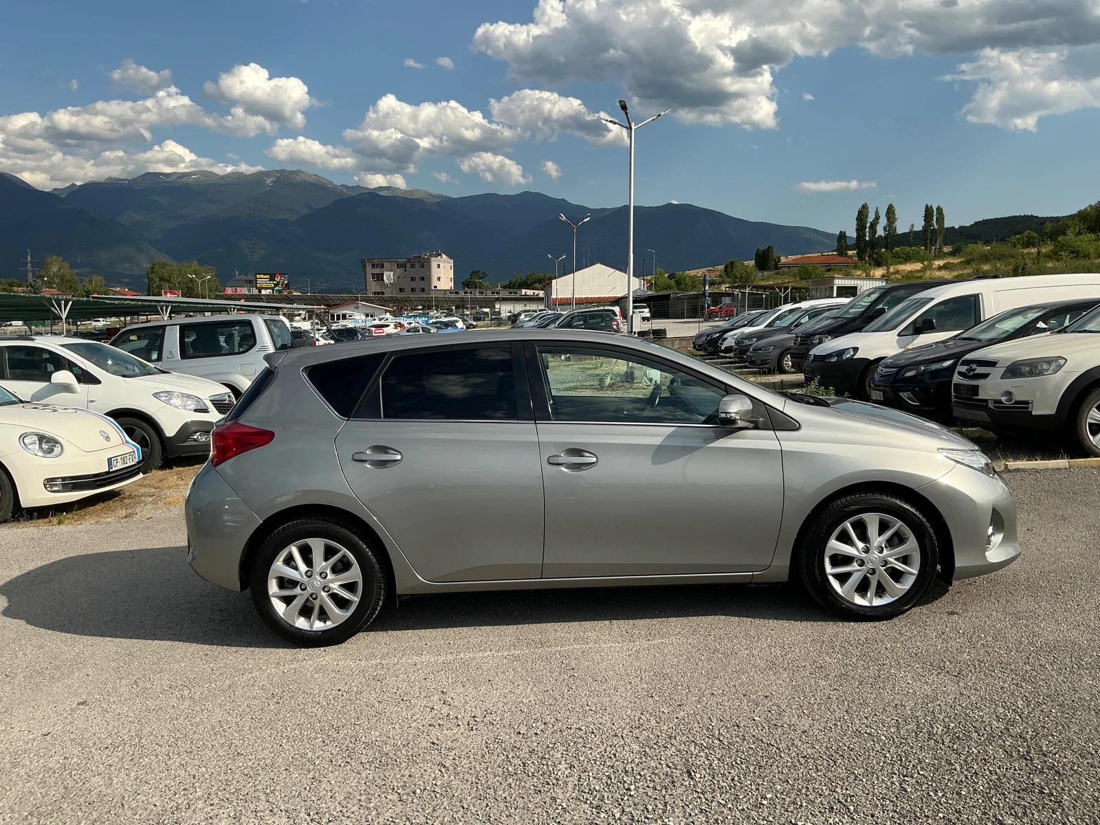 Toyota Auris 1.3 VVT-I, снимка 4 - Автомобили и джипове - 55365589