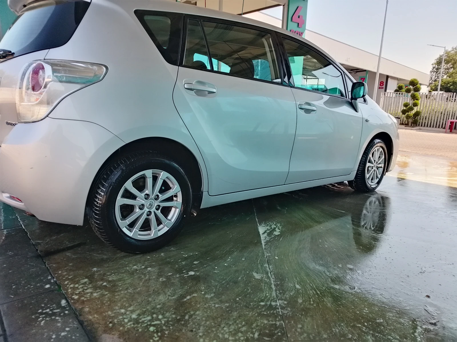 Toyota Verso 2.0 D4D 126ks., снимка 4 - Автомобили и джипове - 55660672