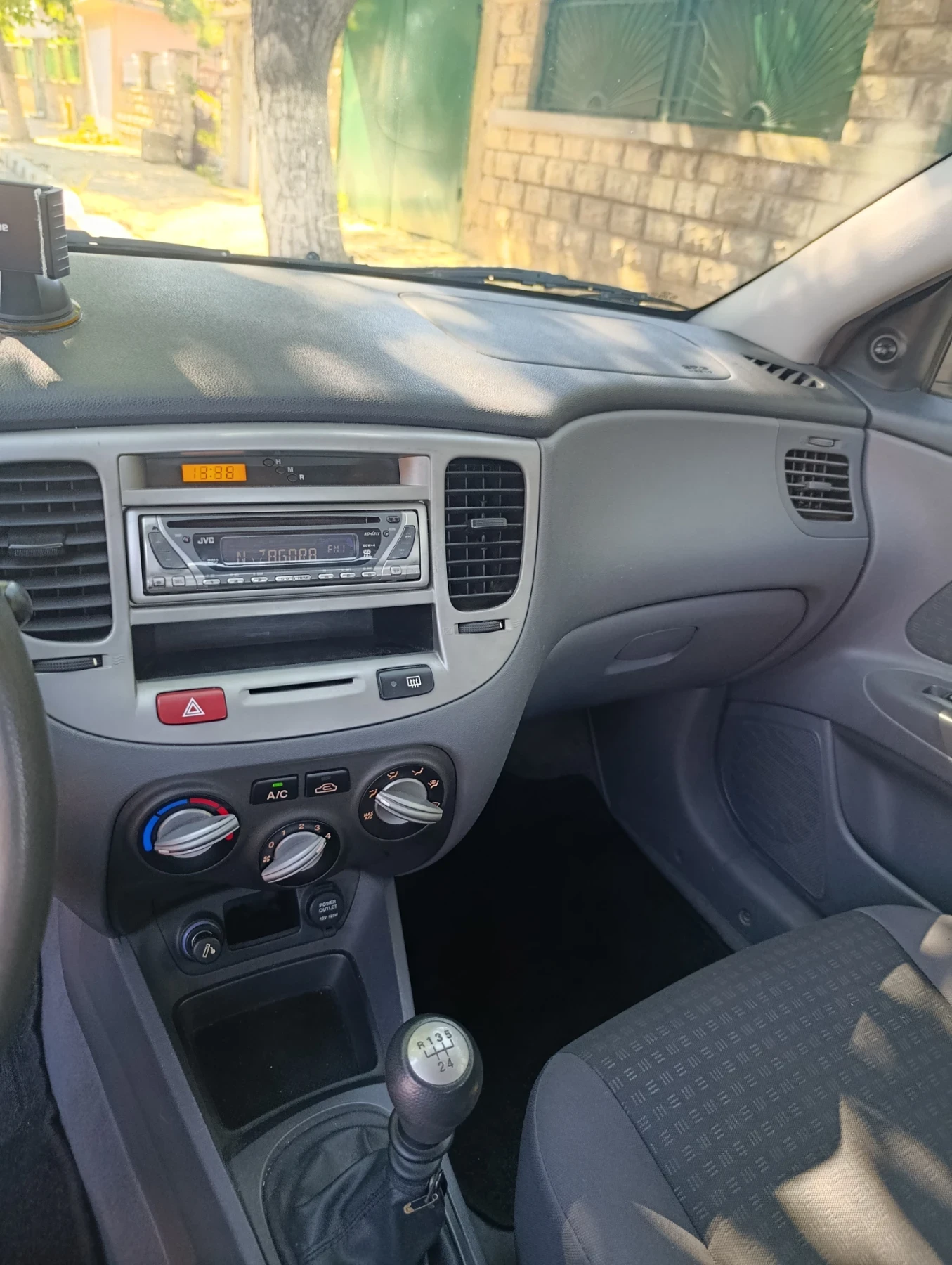 Kia Rio 1.4, снимка 6 - Автомобили и джипове - 55693483
