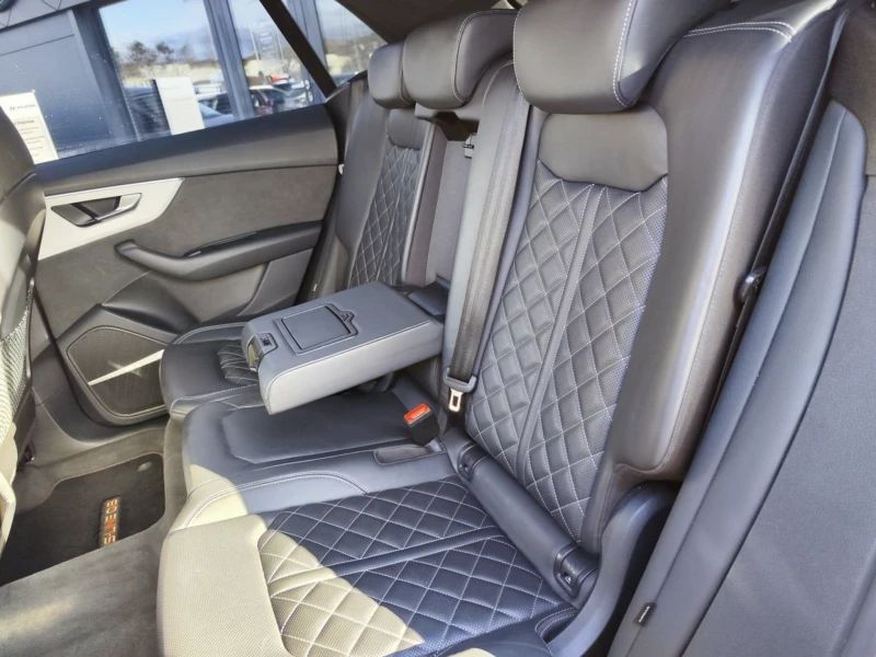 Audi Q8 50TDI Quattro S-line/B&O/360/Обдухване/TV, снимка 8 - Автомобили и джипове - 52516603