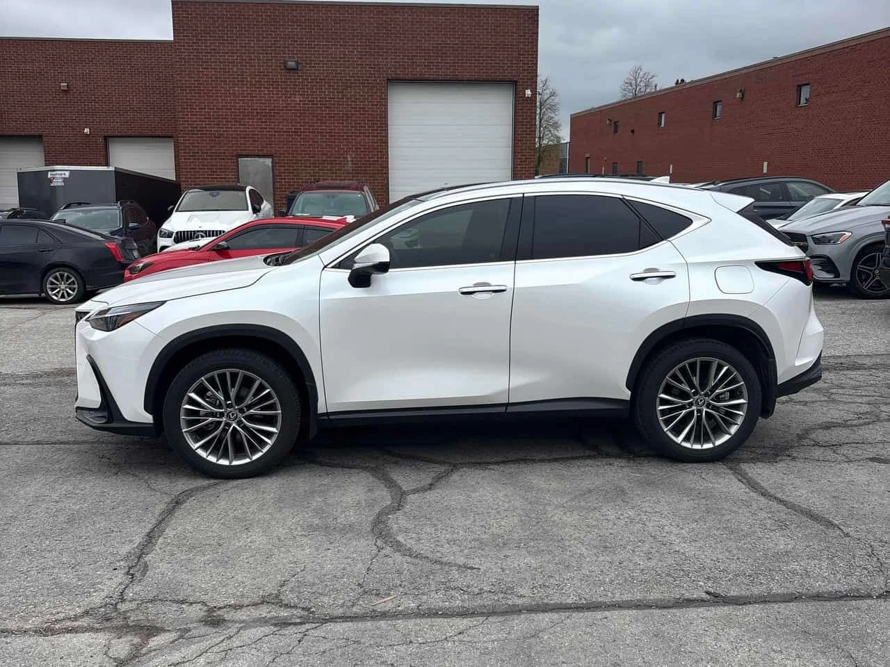 Lexus NX 350h | DISTRONIC | ОБДУХВАНЕ | ПАНОРАМА | , снимка 2 - Автомобили и джипове - 54562745