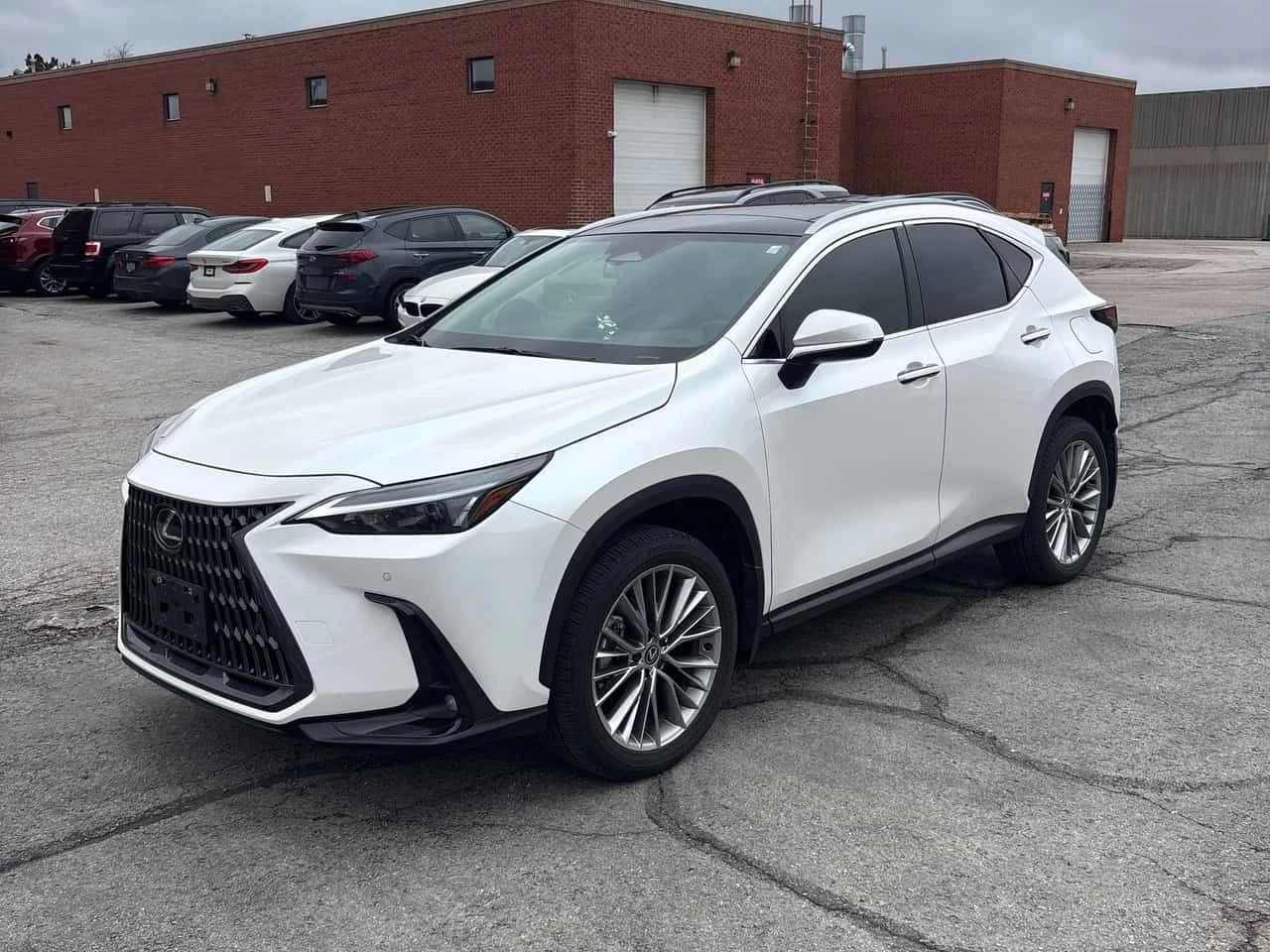 Lexus NX 350h | DISTRONIC | ОБДУХВАНЕ | ПАНОРАМА | 