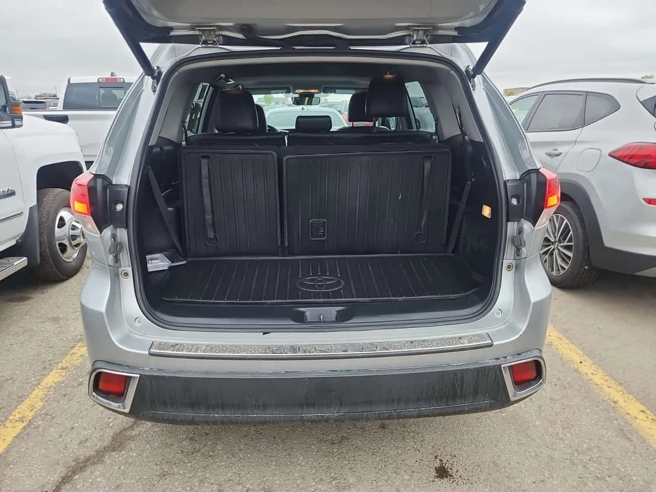 Toyota Highlander XLE| ПОДГРЕВ| ШИБИДАХ| 2 КЛЮЧА| CARFAX| АВТОКРЕДИТ, снимка 4 - Автомобили и джипове - 54567607
