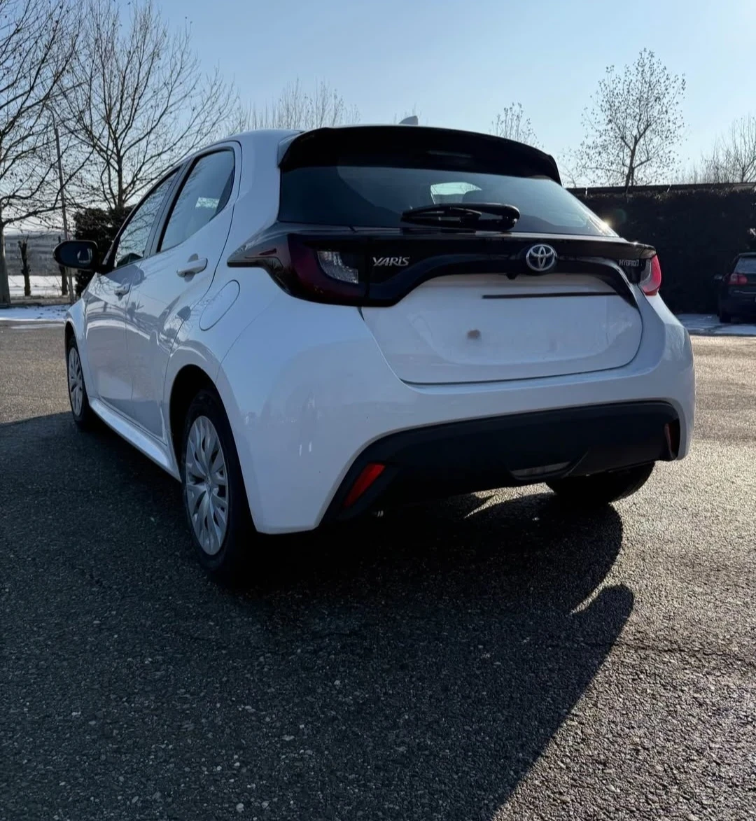 Toyota Yaris Hybrid, снимка 2 - Автомобили и джипове - 54655329